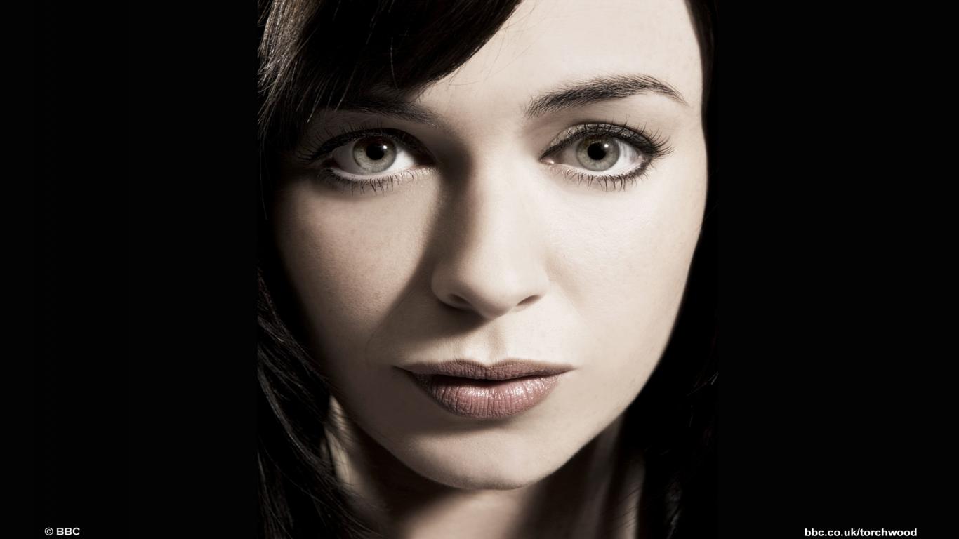 gwen-cooper-photo,1366x768,41265
