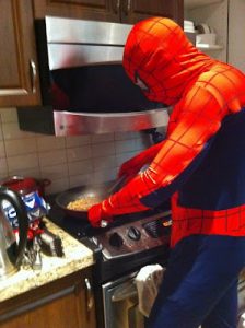 Spidey cocinando